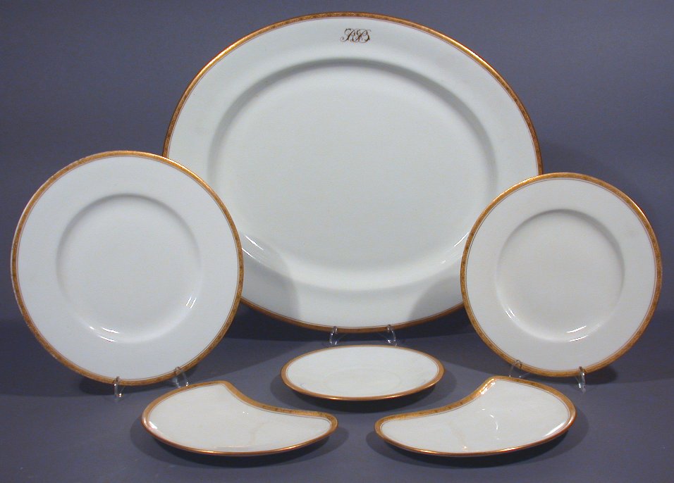 A 20th century Royal Worcester porcelain dinner service