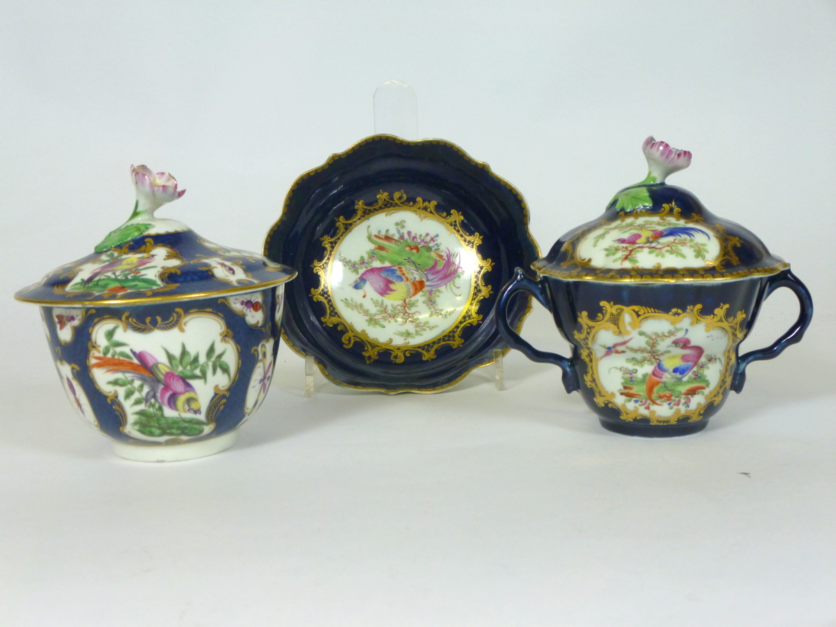 WORCESTER FIRST PERIOD PORCELAIN SUGAR BOWL AND COVER