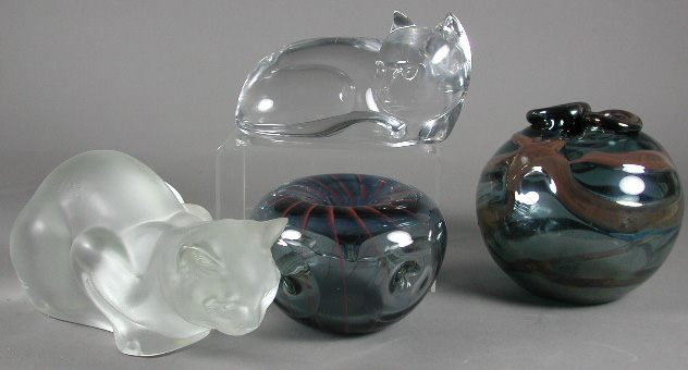 A Lalique frosted glass figure of a crouching cat