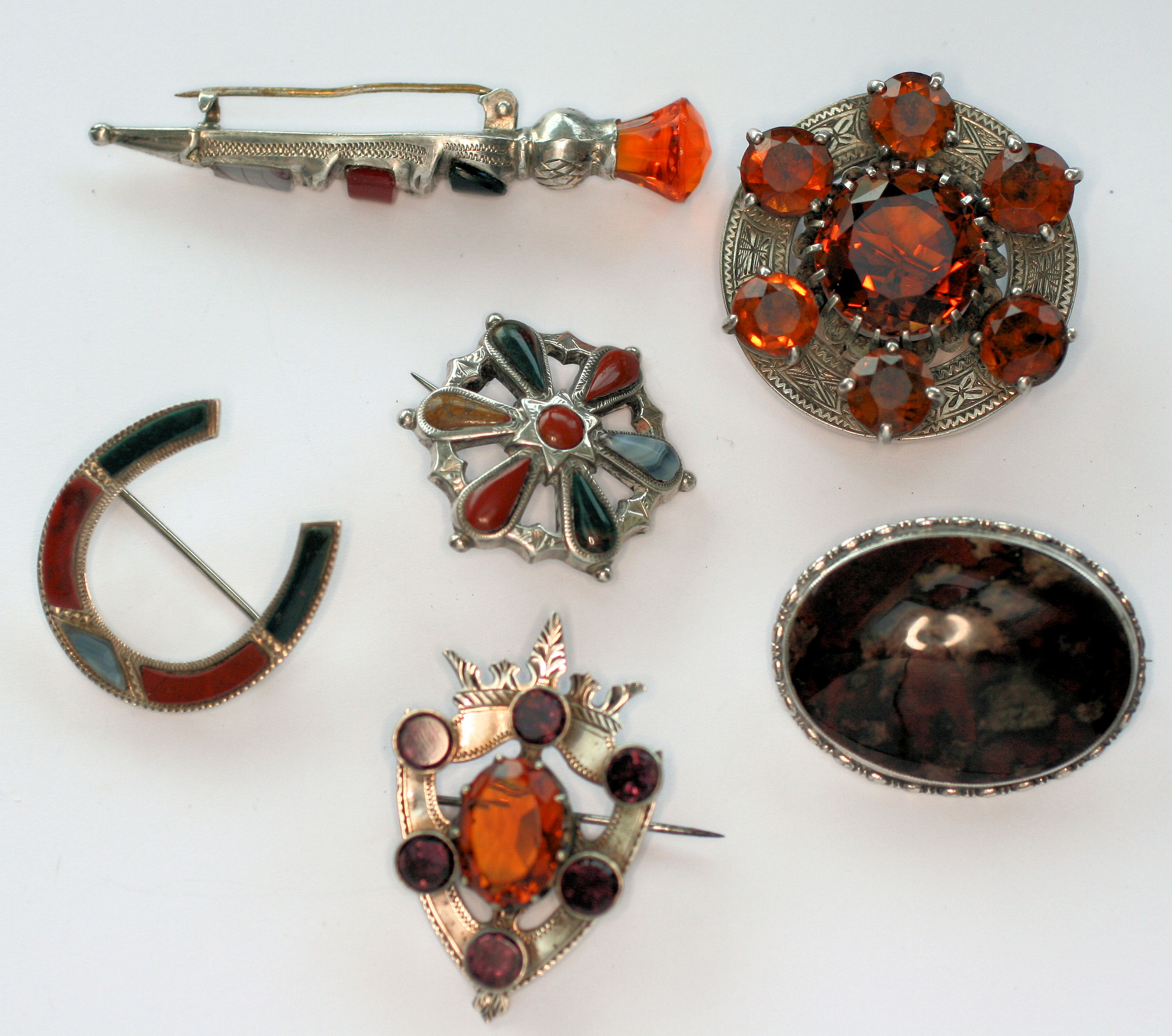 A group of Victorian and other Scottish agate jewellery