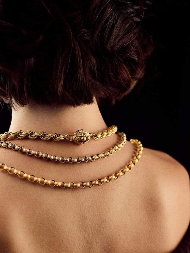 A repoussé necklace, circa 1820