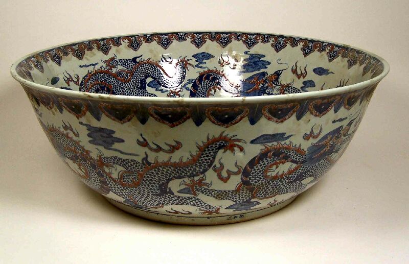 A massive 19th/20th century Chinese Canton bowl