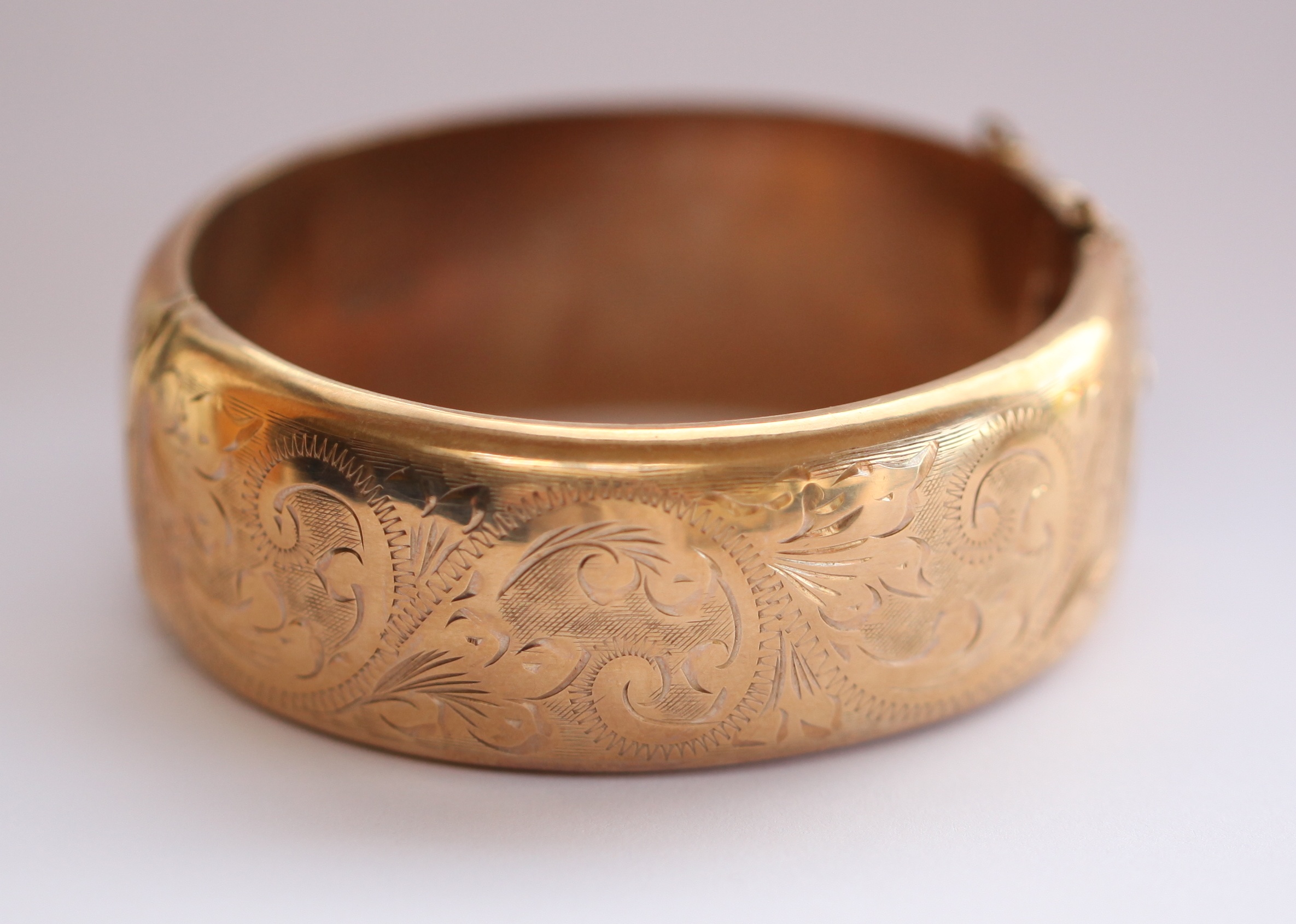A Victorian style 9ct gold bangle