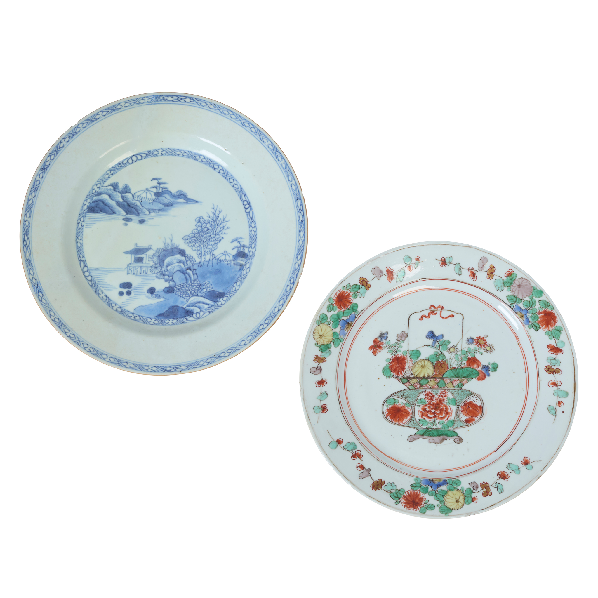 A CHINESE FAMILLE VERTE PLATE AND A BLUE AND WHITE PLATE