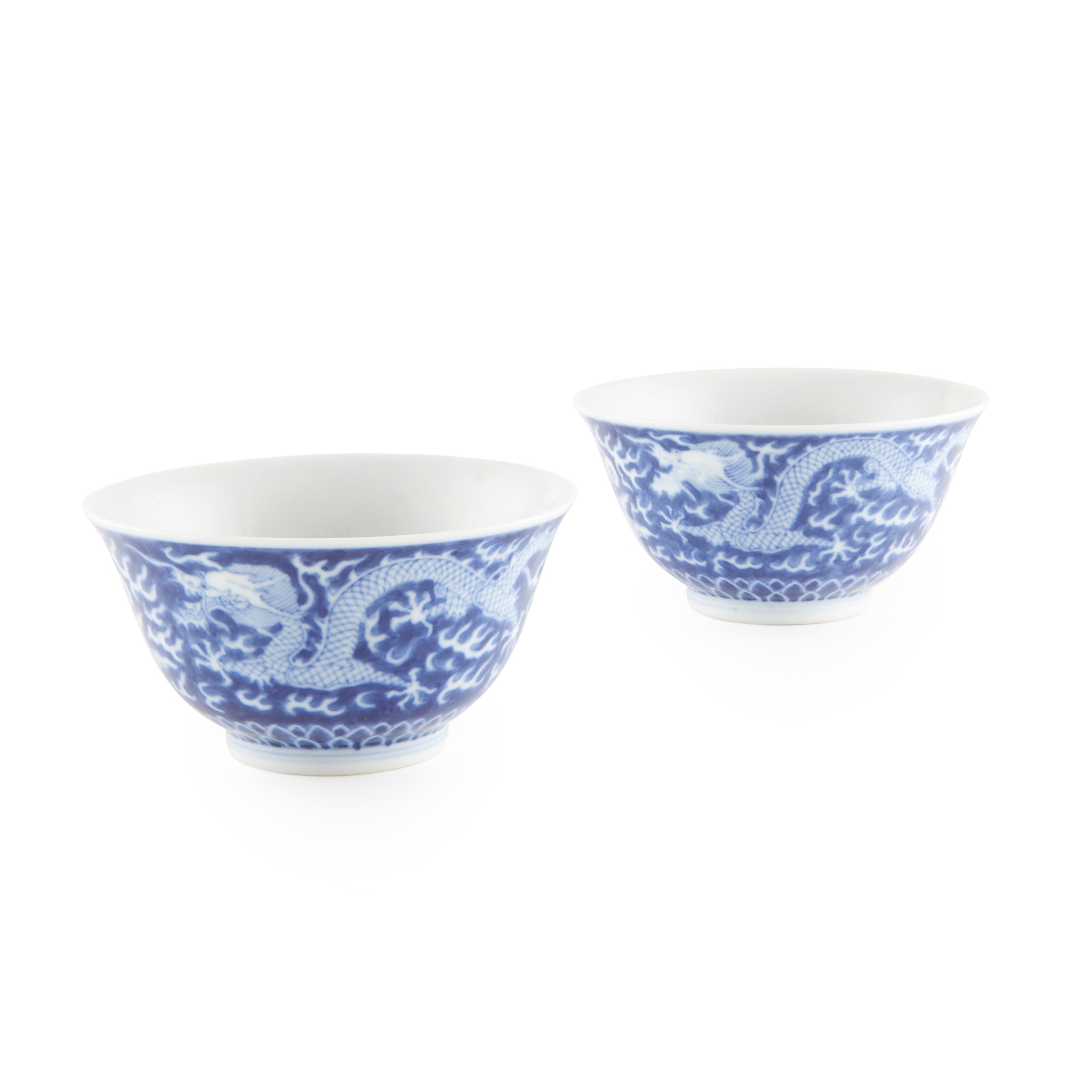PAIR OF BLUE AND WHITE 'DRAGON' BOWLS