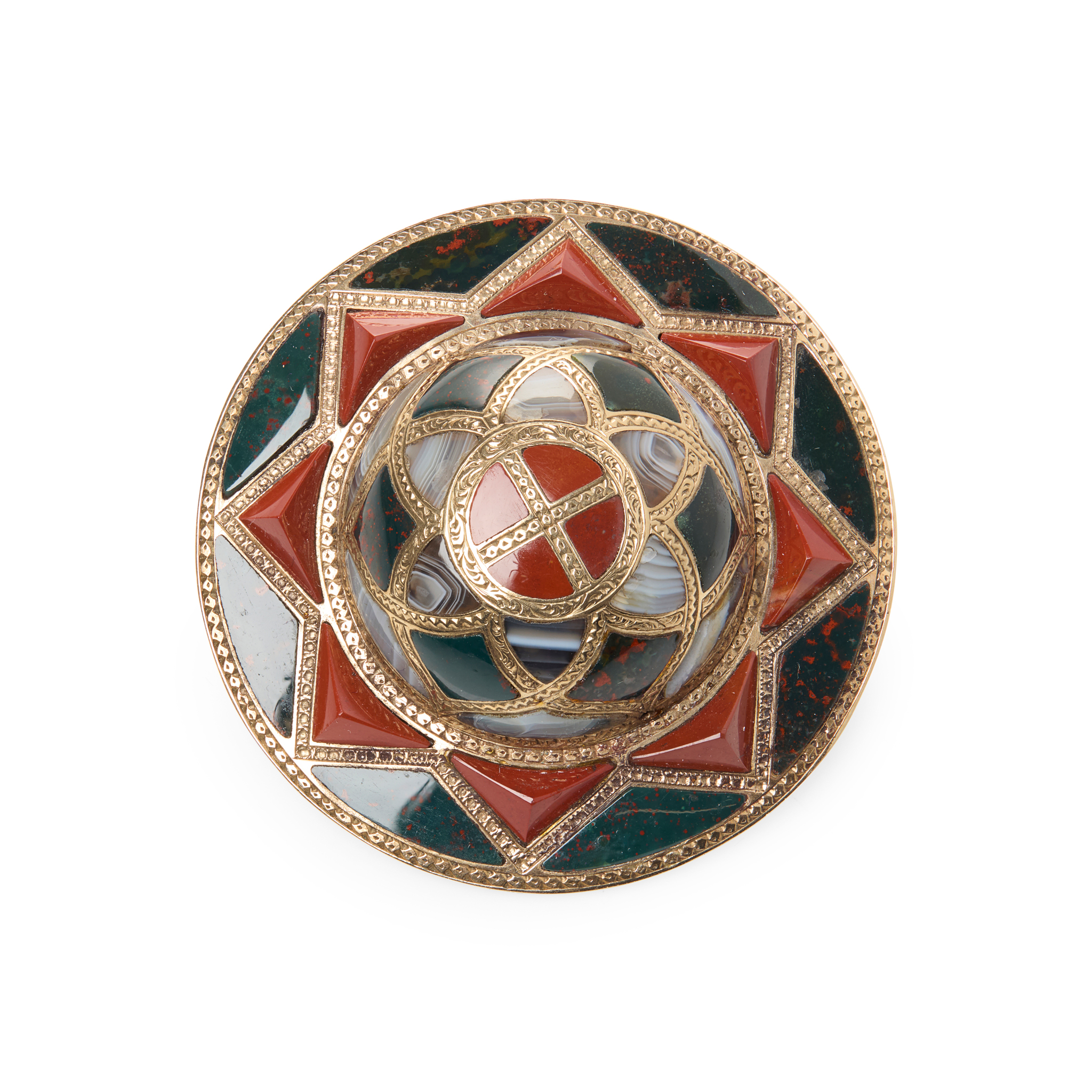 A VICTORIAN GOLD AGATE-SET BROOCH