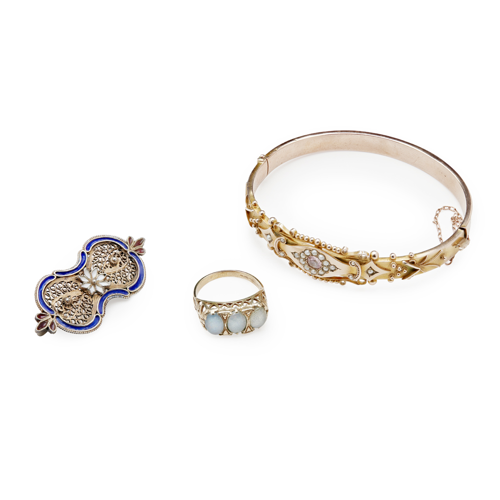 A collection of Victorian jewellery