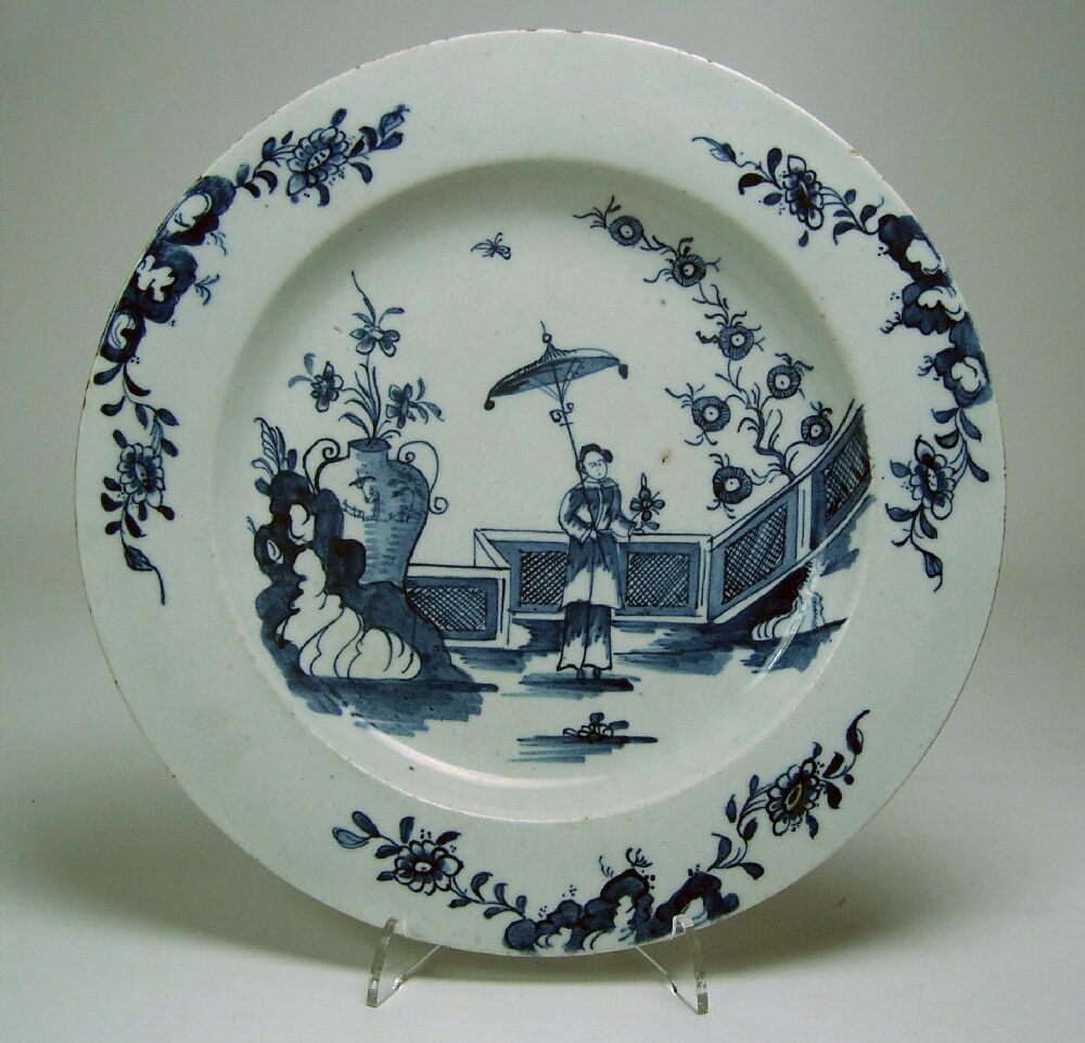An 18th century Lowestoft blue painted dessert plate, circa 1765
