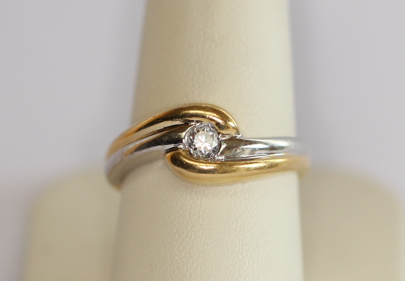 An 18ct two-coloured gold mounted diamond single-stone ring