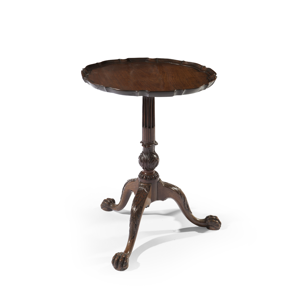 AN EARLY GEORGE III MAHOGANY TILT TOP TRIPOD TABLE