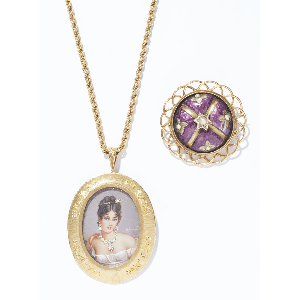 An 18ct gold portrait pendant