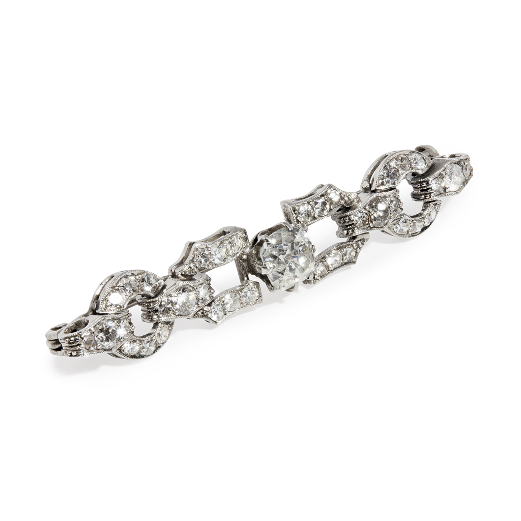 A diamond set bar brooch