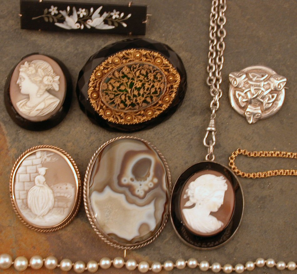 A mixed group of Victorian jewellery,