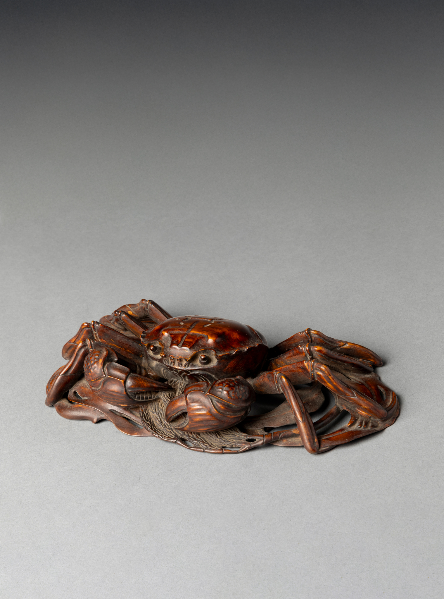 CHINESE CARVED BOXWOOD OF A CRAB