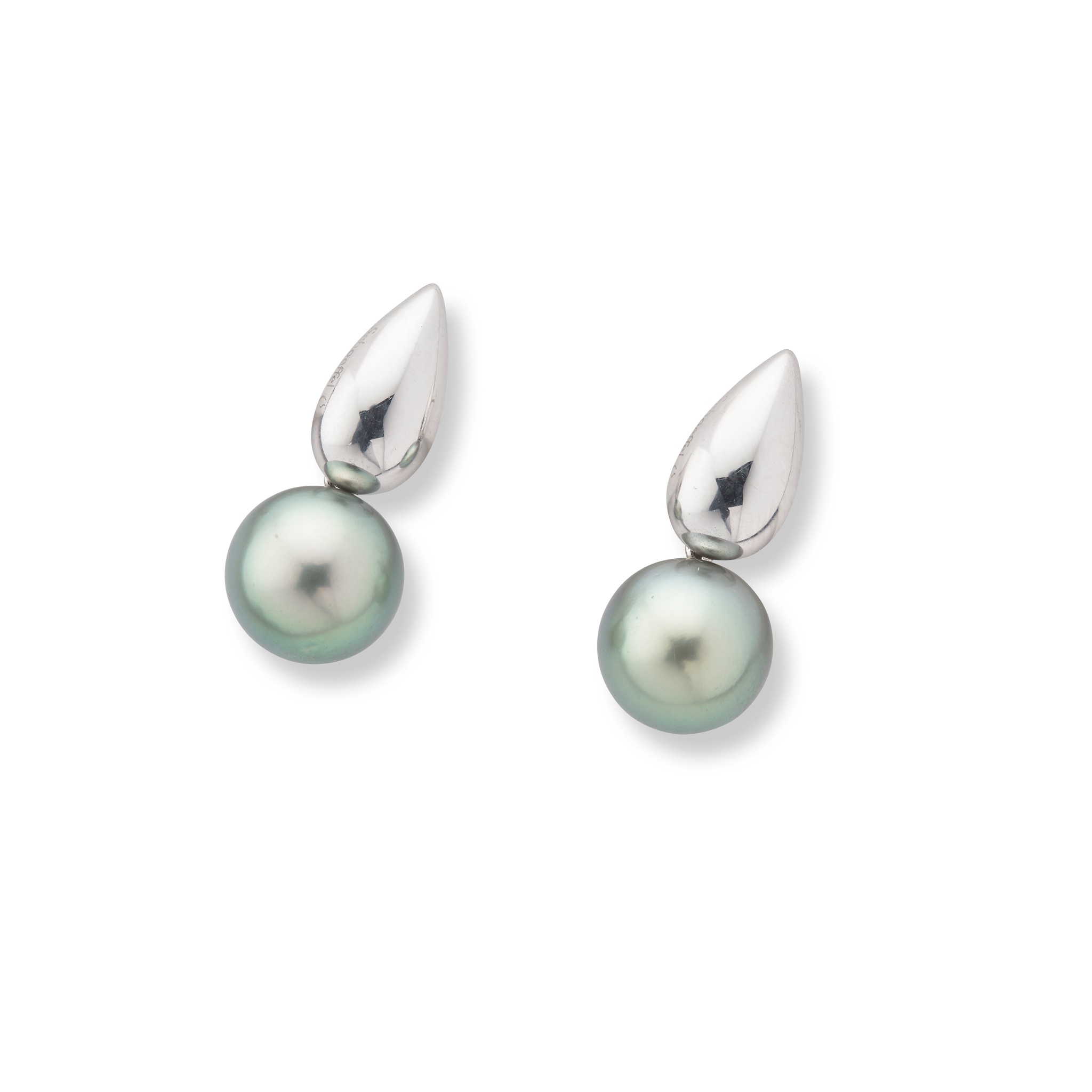 Schoeffel: A pair of Tahitian pearl earrings