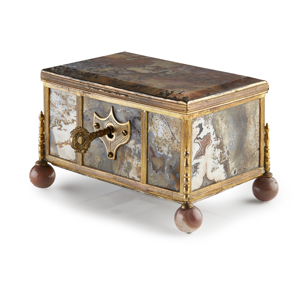 AN AGATE CASKET
