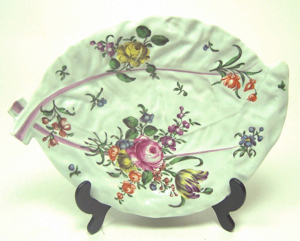 A First Period Worcester leaf shaped dish, circa 1758-60 REVISED ESTIMATE