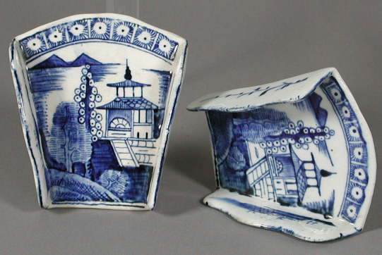 A pair of English pearlware blue printed asparagus rests