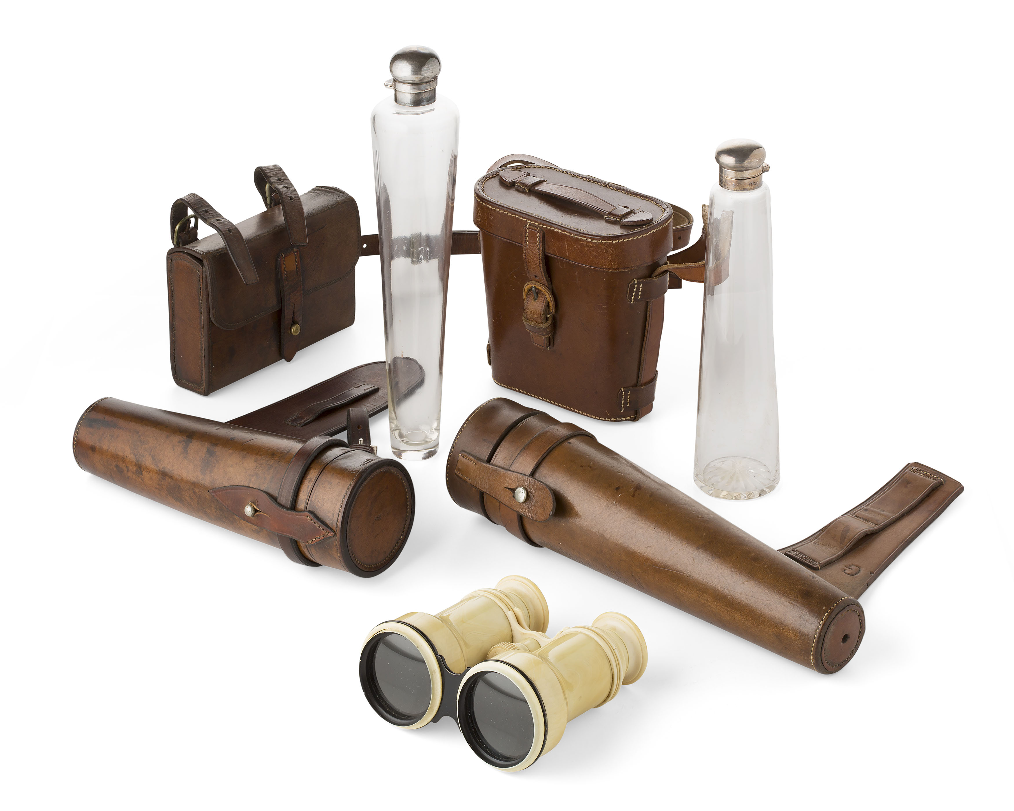 GROUP OF LEATHER CASED GENTLEMAN'S ACCESSORIES