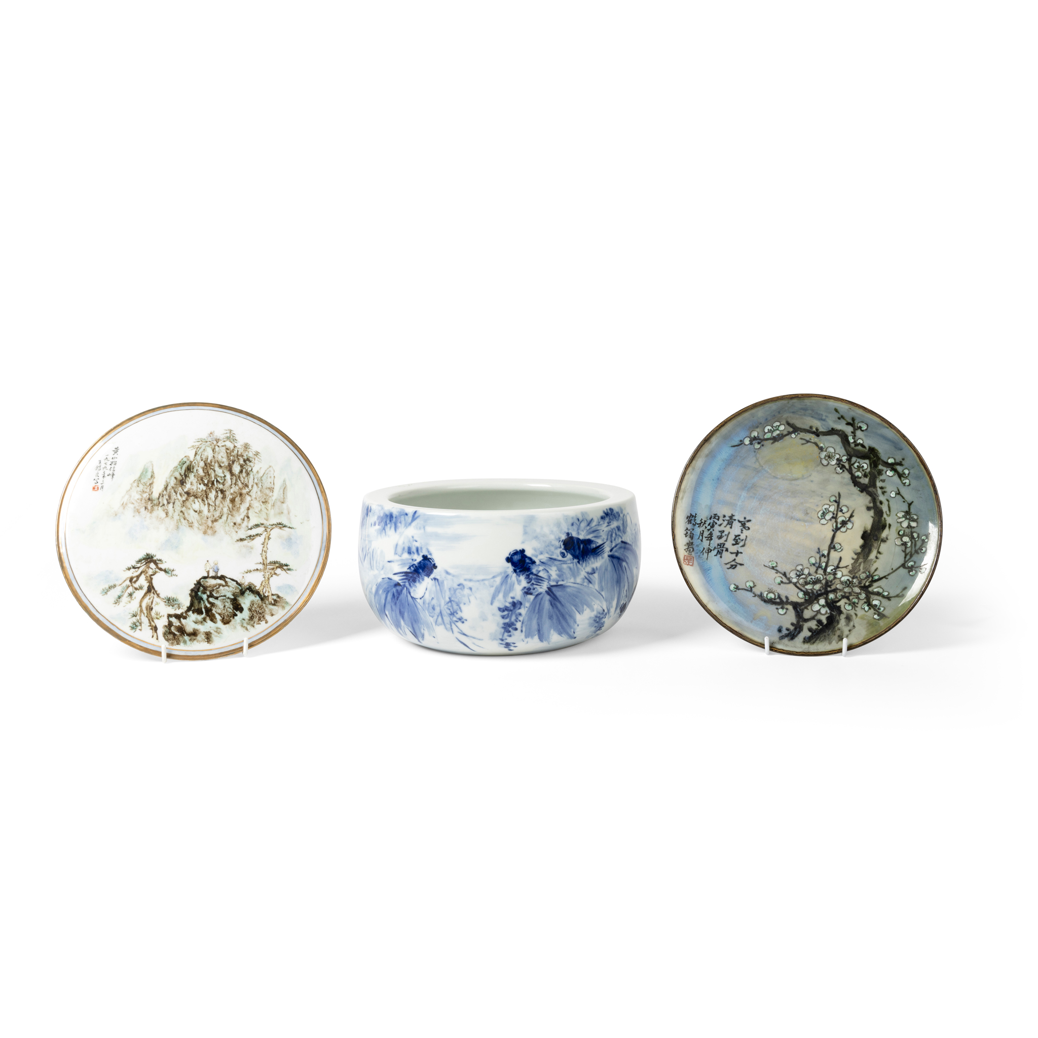 GROUP OF THREE CHINESE PORCELAIN WARES