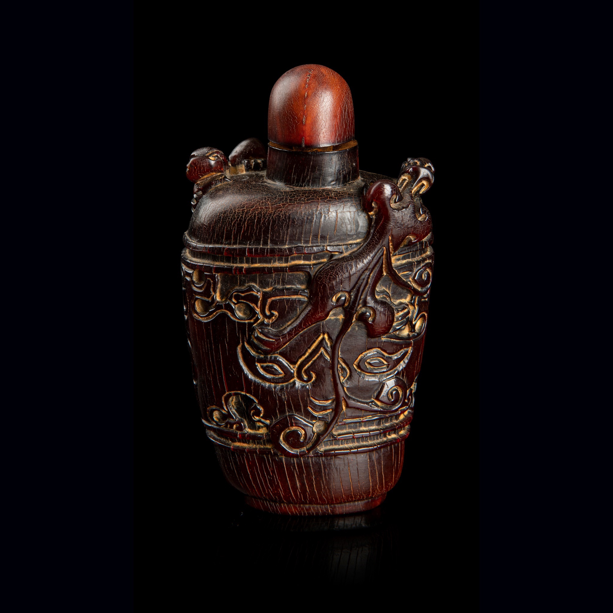 CARVED BUFFALO HORN SNUFF BOTTLE