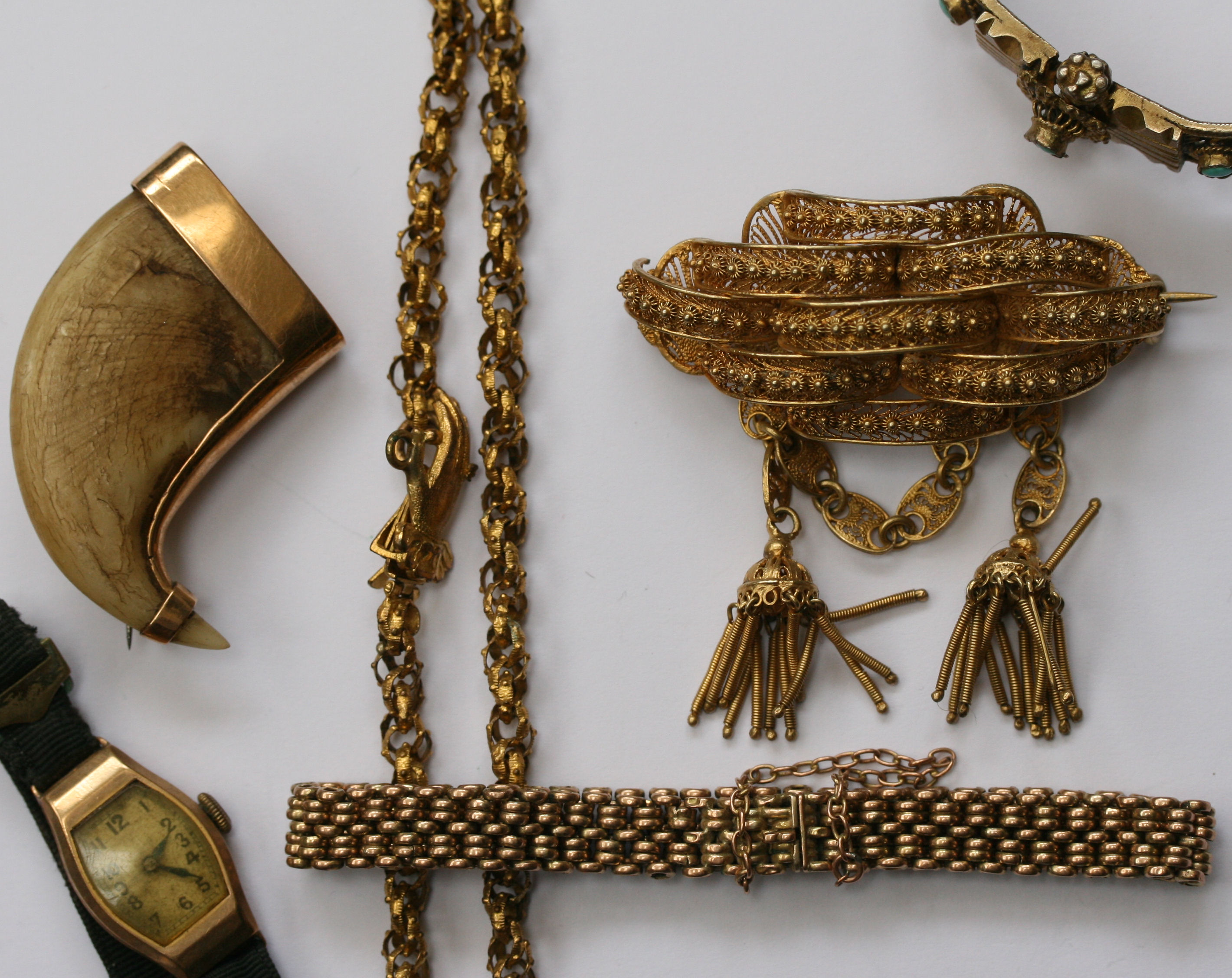 A group of gold and other jewellery