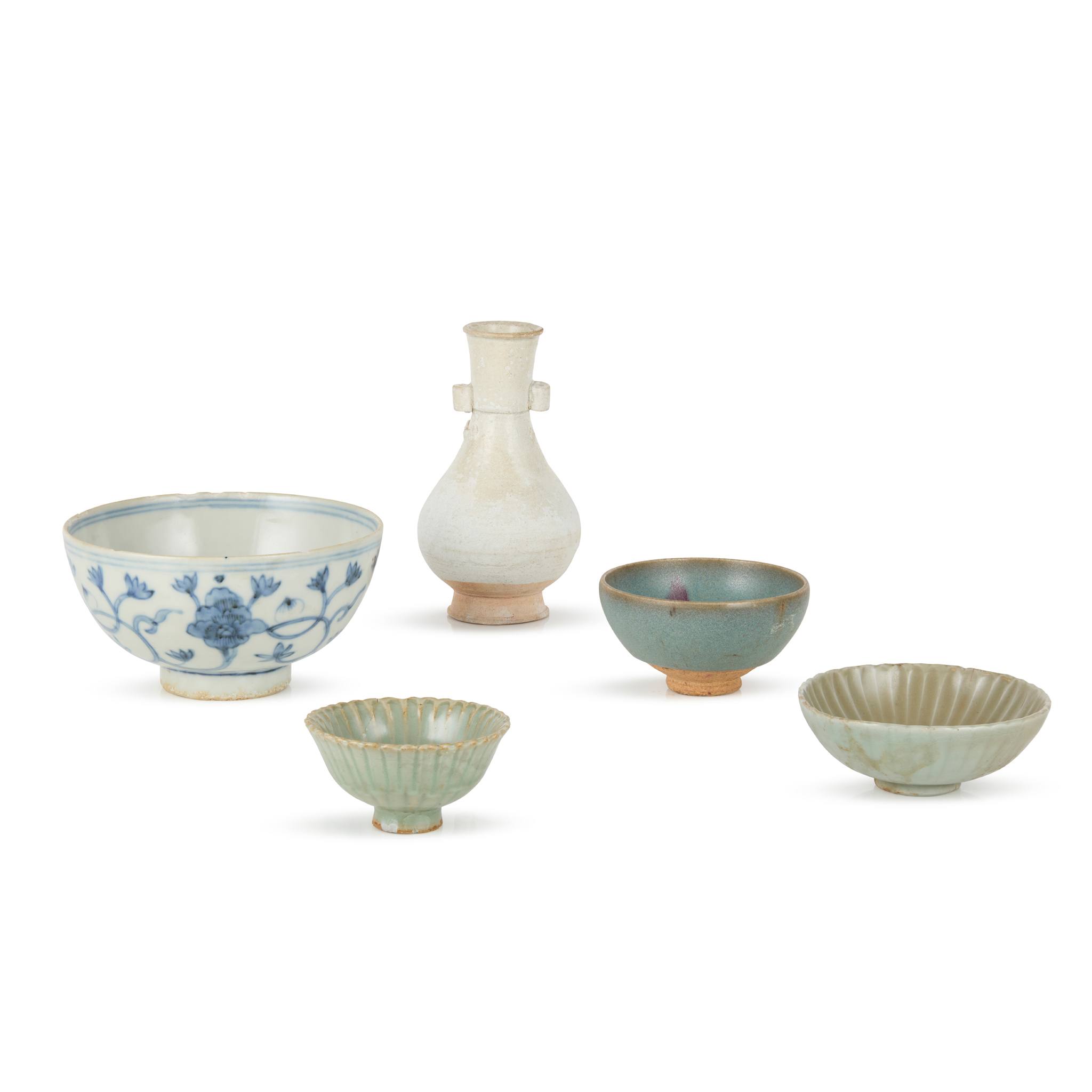 GROUP OF FIVE CHINESE CERAMIC WARES