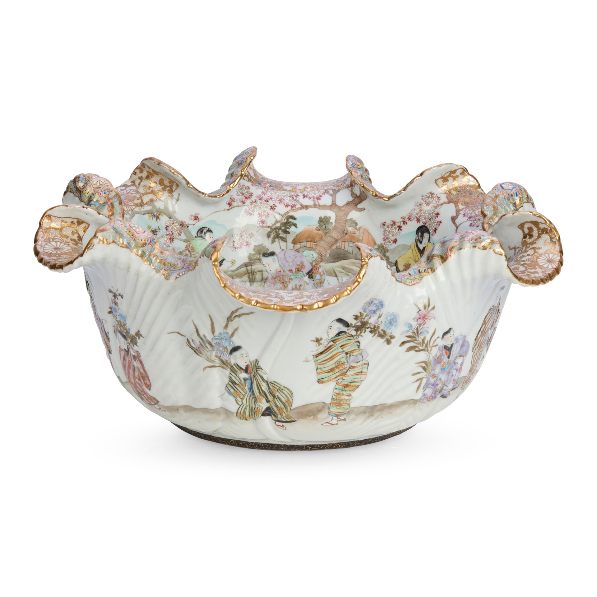 A LARGE JAPANESE TAISHIRO ZO PORCELAIN LOTUS BOWL