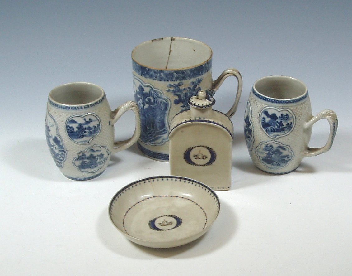 A Chinese armorial tea caddy,