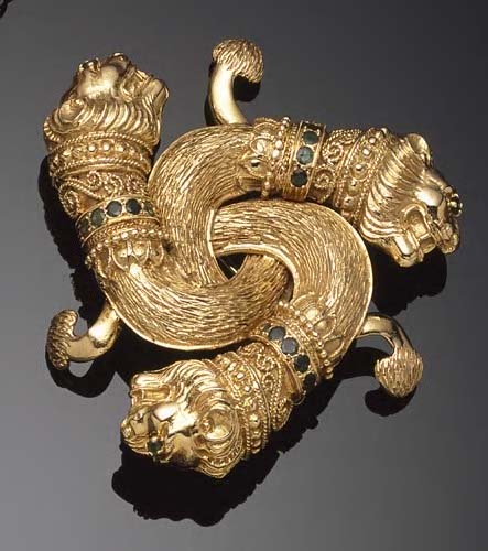 A Roman style emerald set brooch,