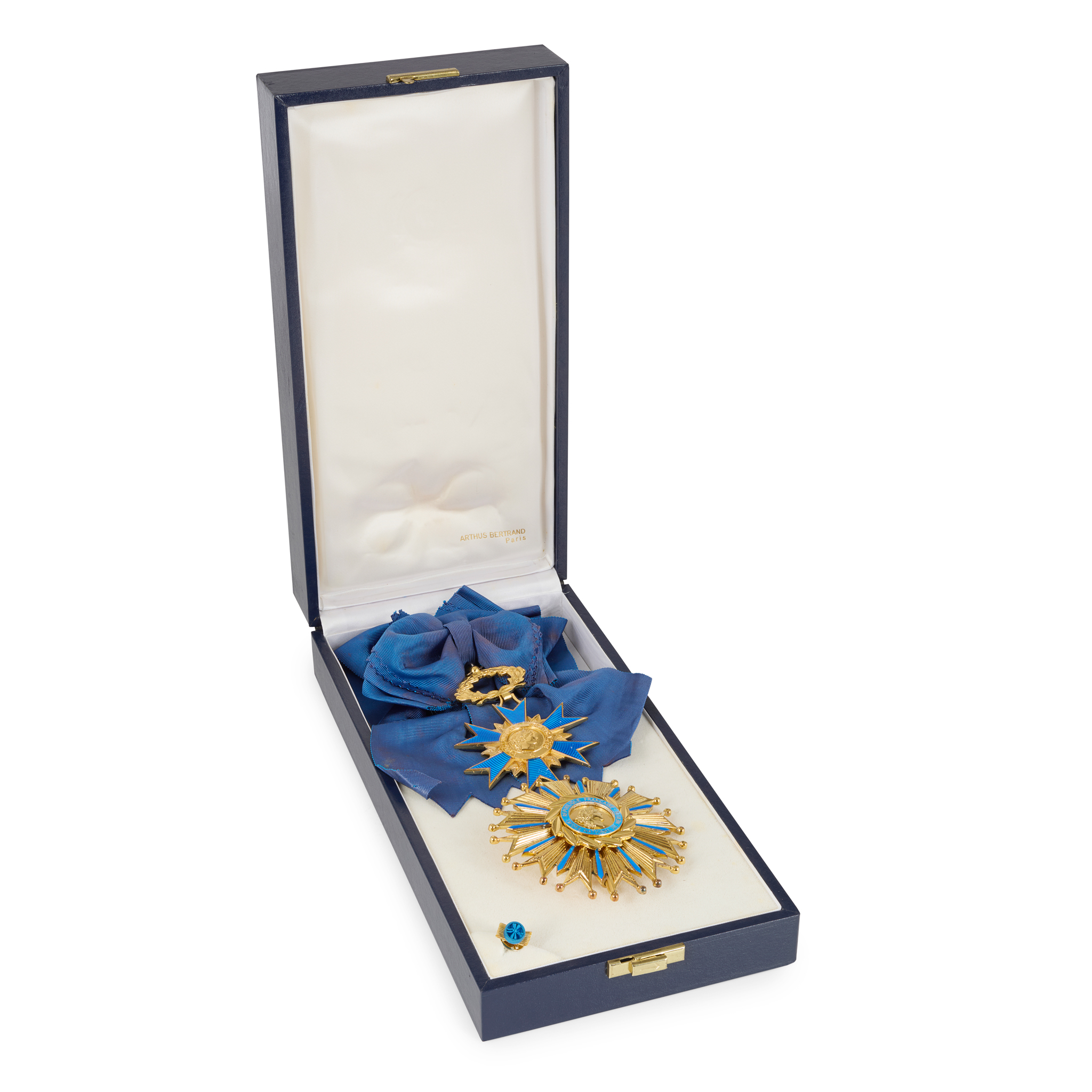 FRANCE – A CASED ORDER GRAND CROSS STAR AND BADGE