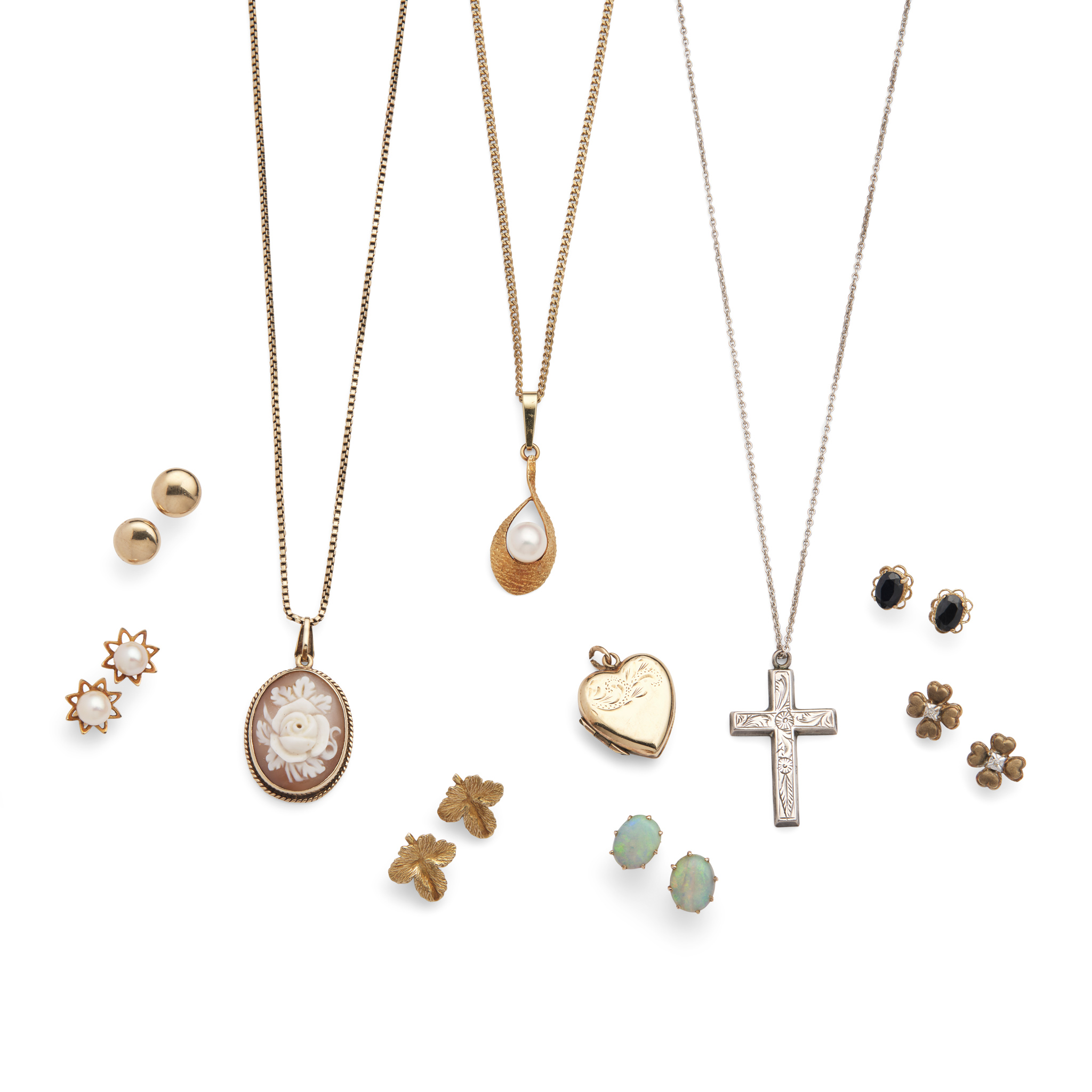 A collection of jewellery