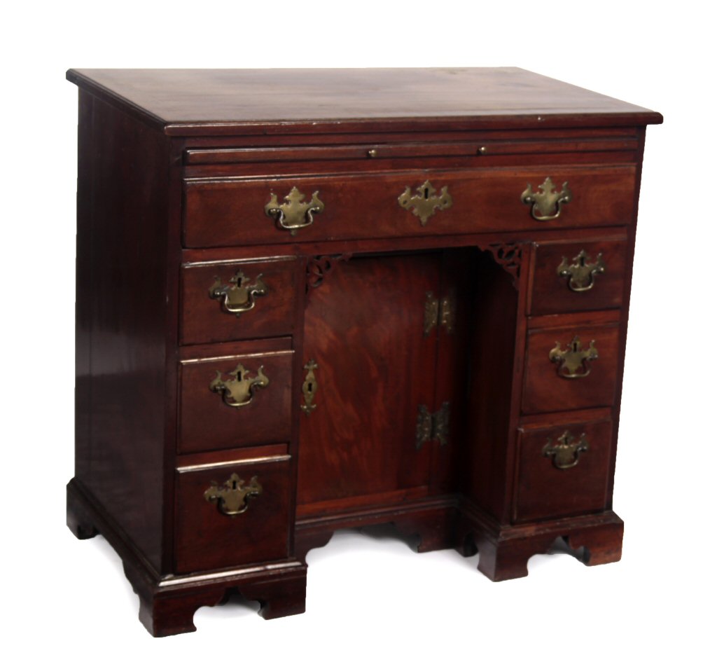 GEORGE III MAHOGANY KNEEHOLE DESK