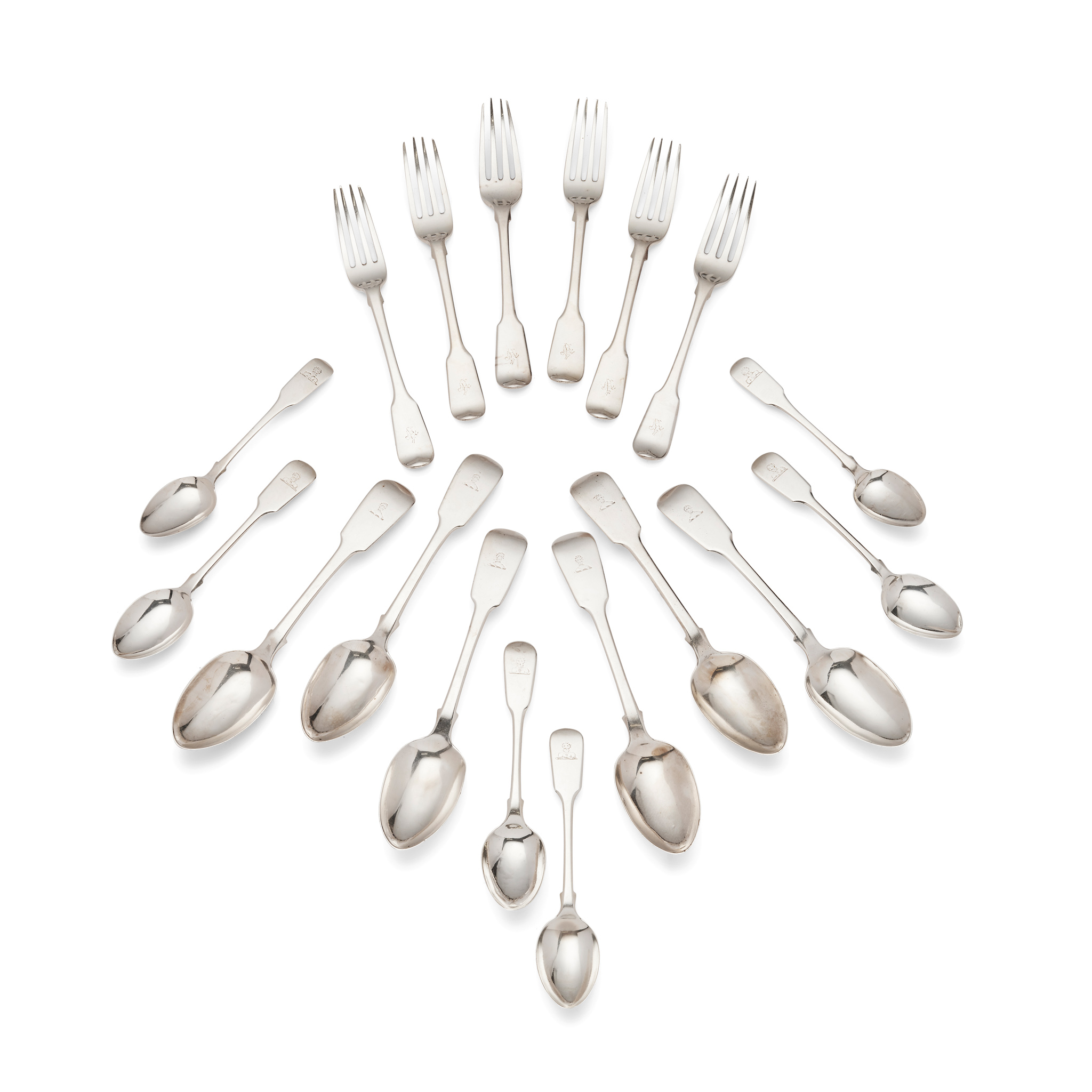 A MATCHED SET OF FIDDLE PATTERN FLATWARE