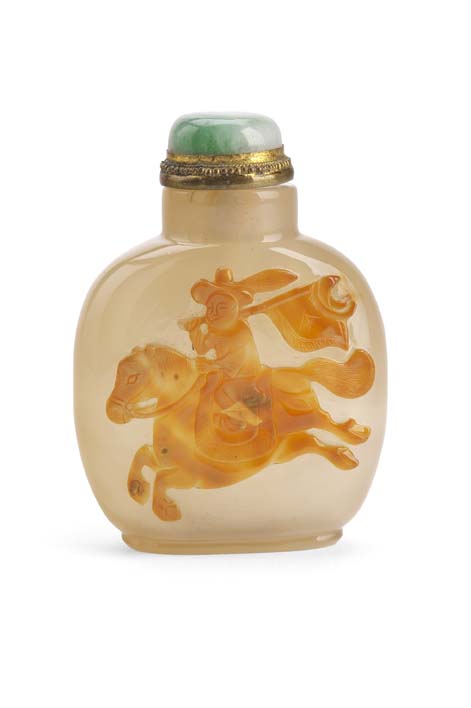 A large Chinese chalcedony snuff bottle, 1760-1850
