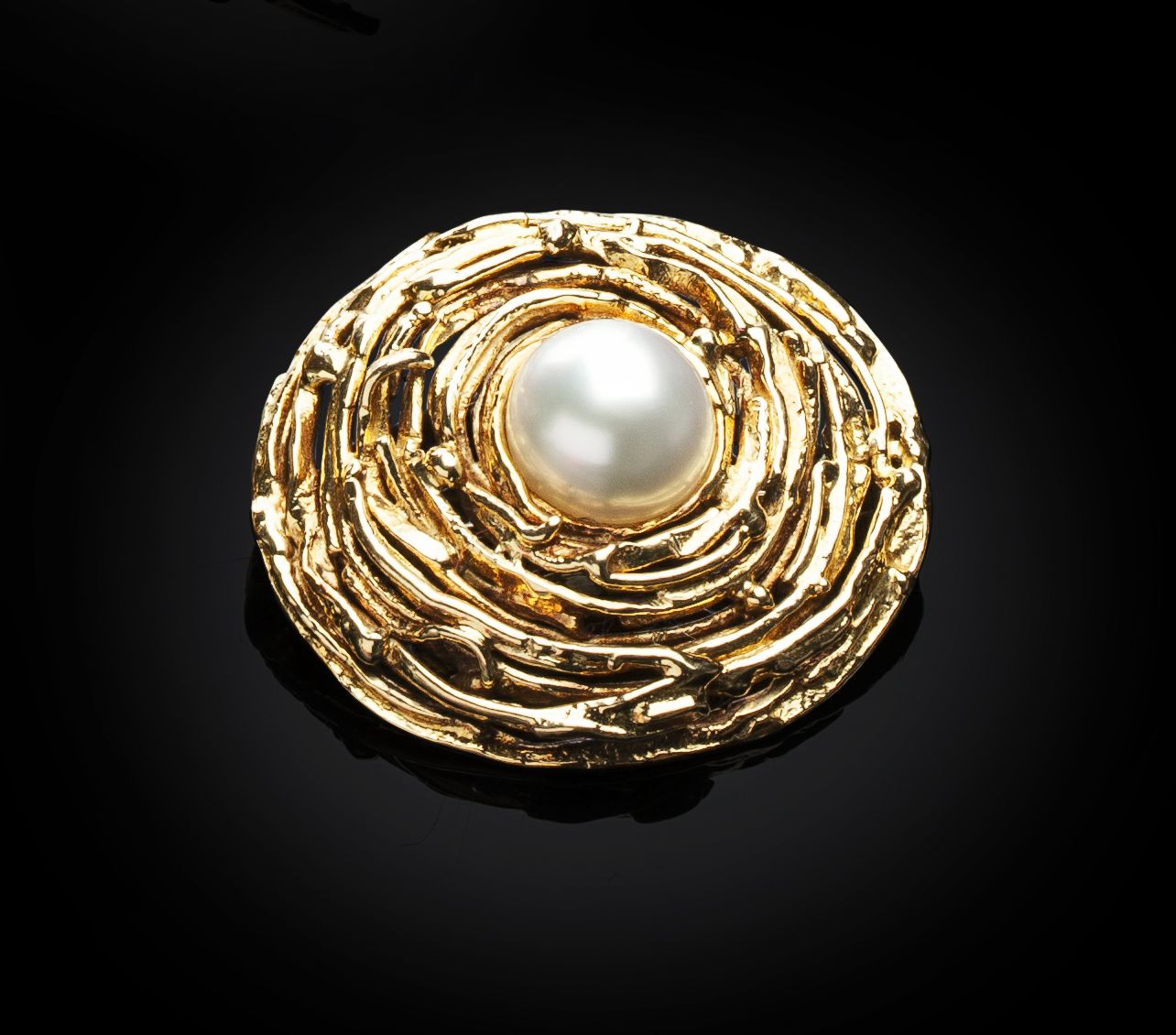 An 18ct gold and pearl set brooch