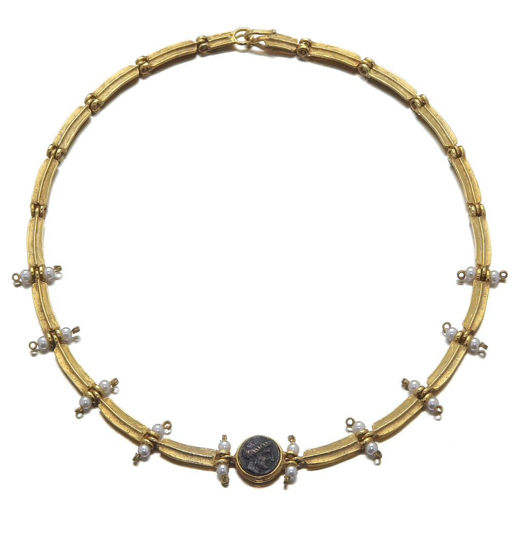CELLINI - an antique style necklace,