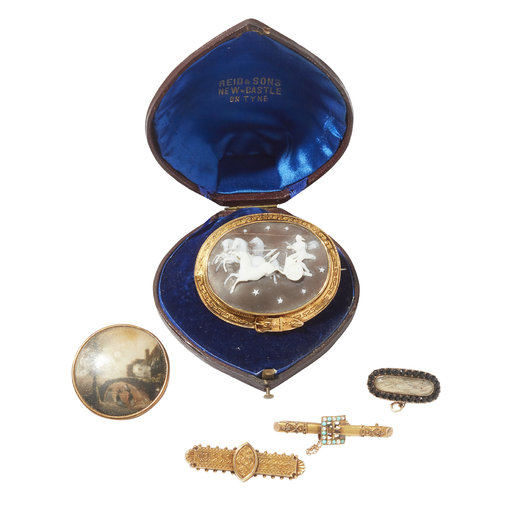 A collection of gem set jewellery