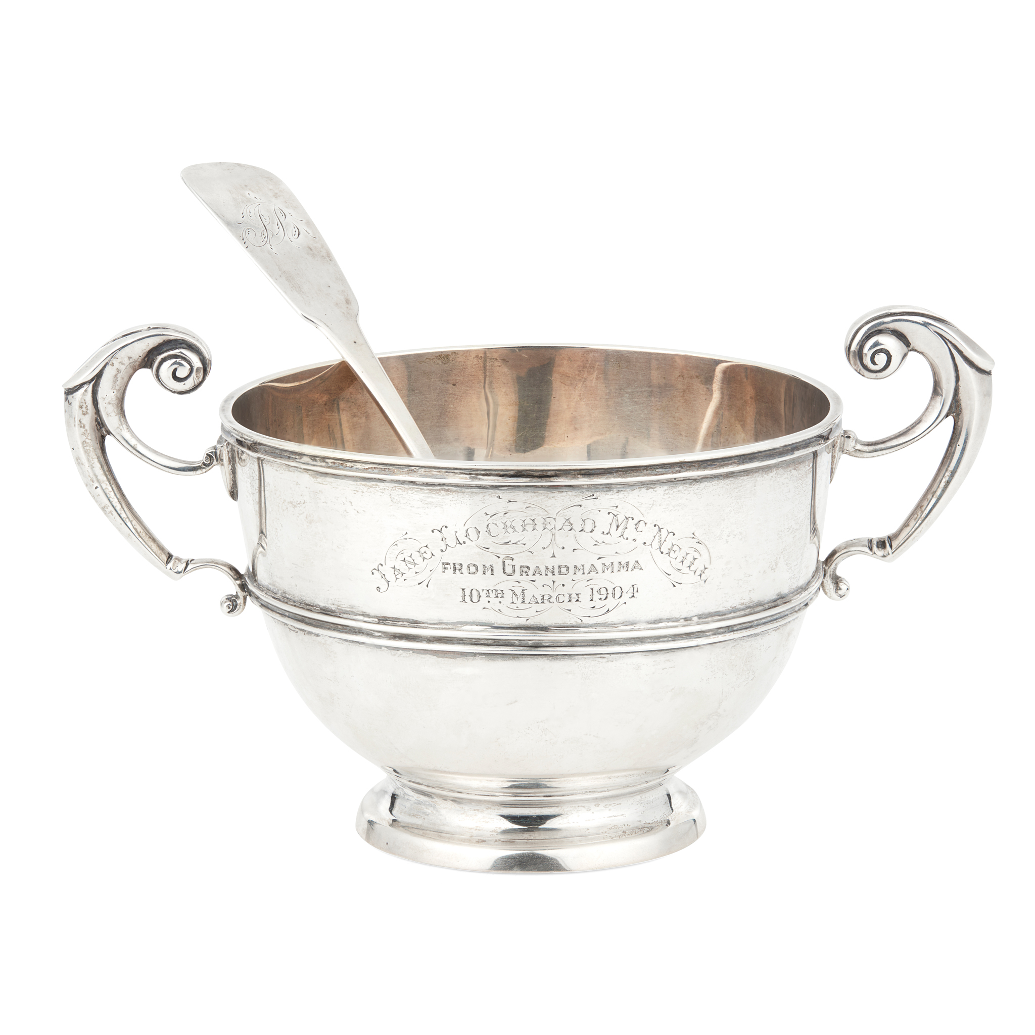 An Edwardian twin-handled bowl