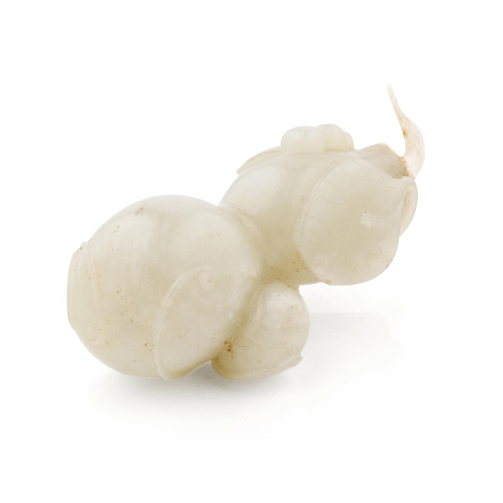 CARVED WHITE JADE SNUFF BOTTLE