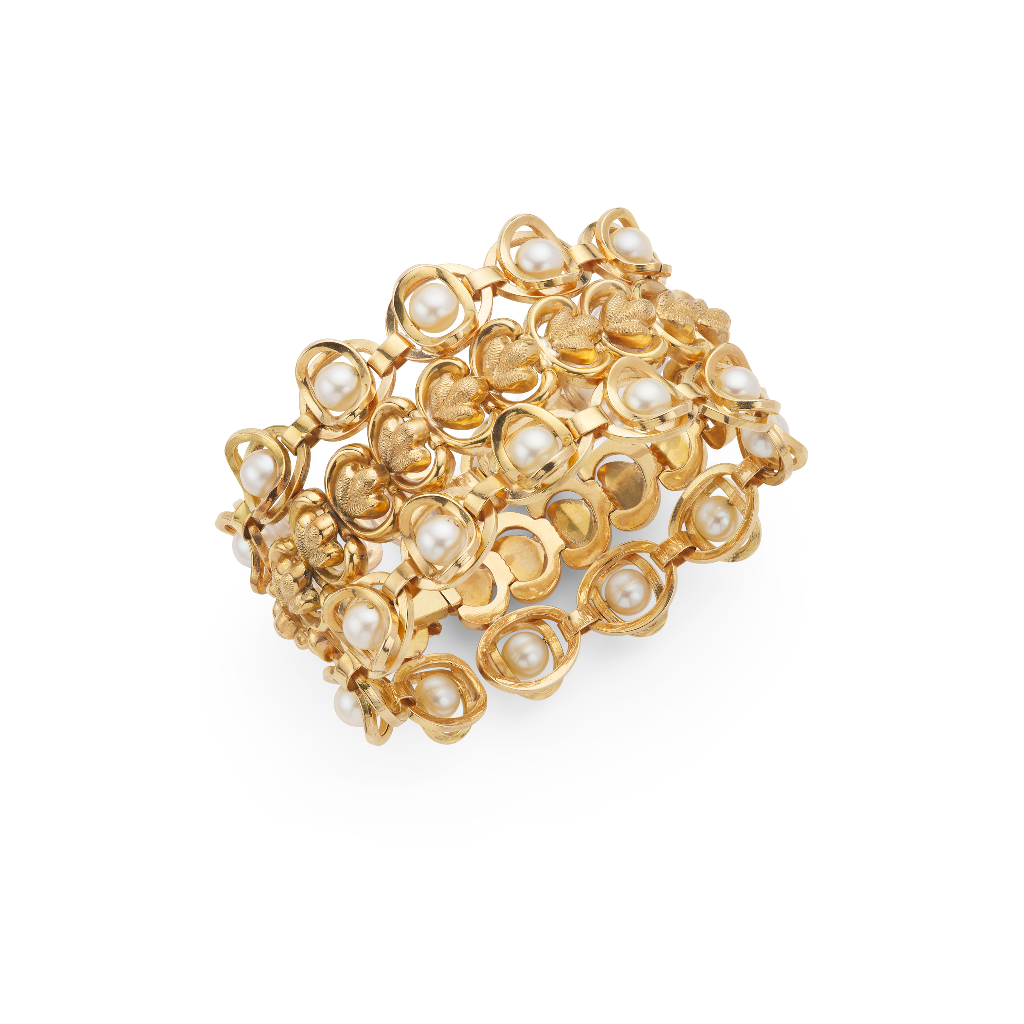A cultured pearl bangle