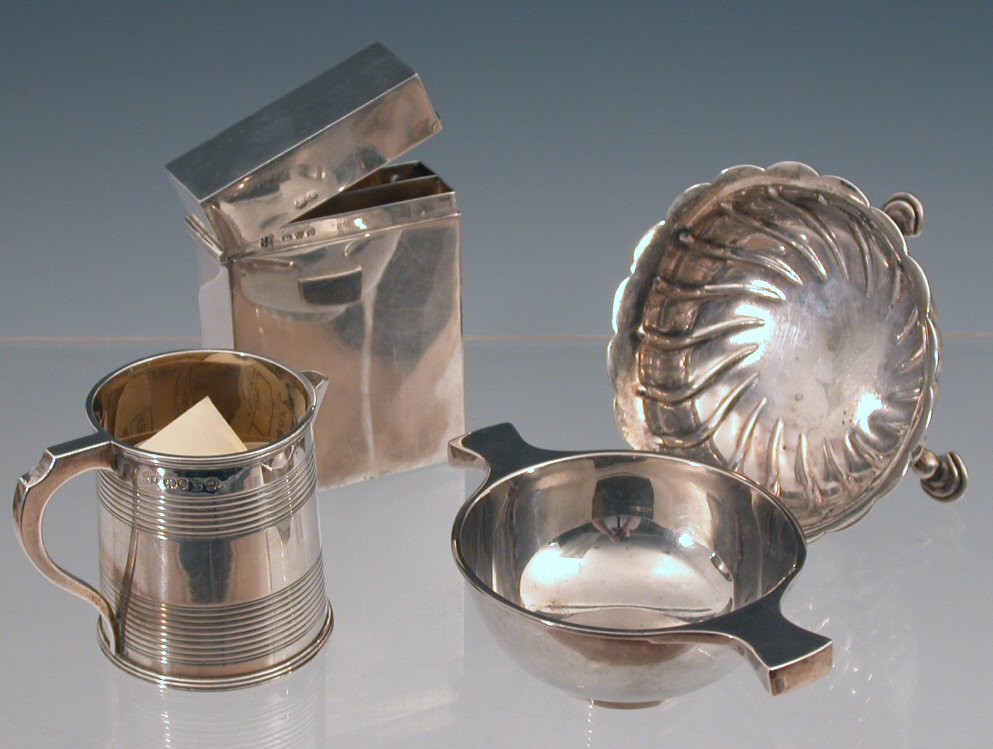 A George III style sugar bowl