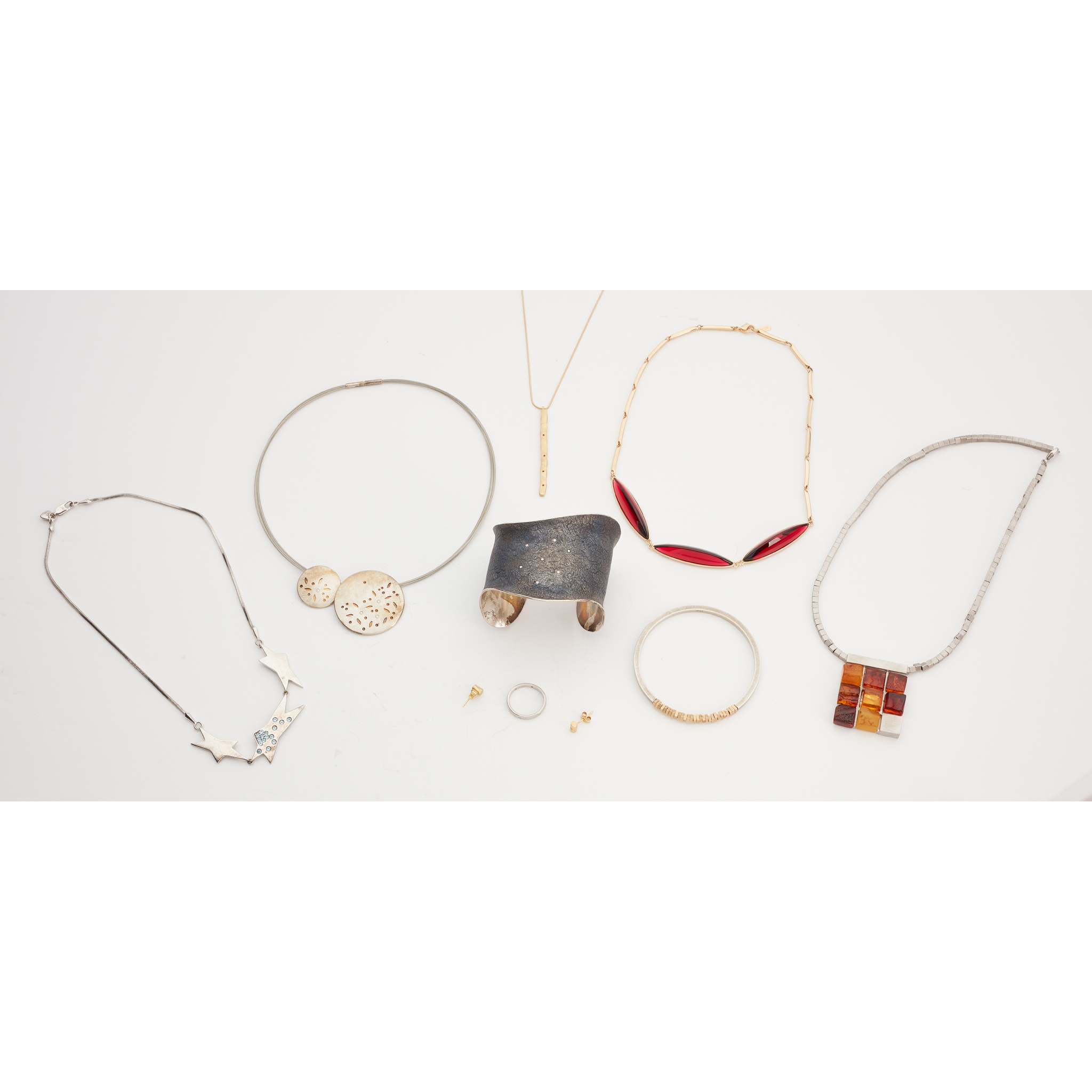 A collection of jewellery