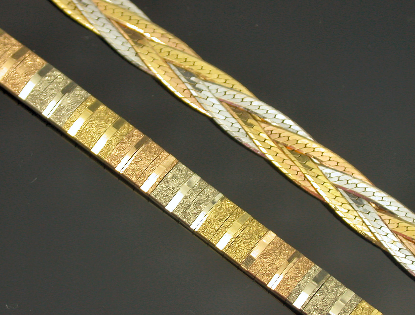 A continental three-colour gold necklace,