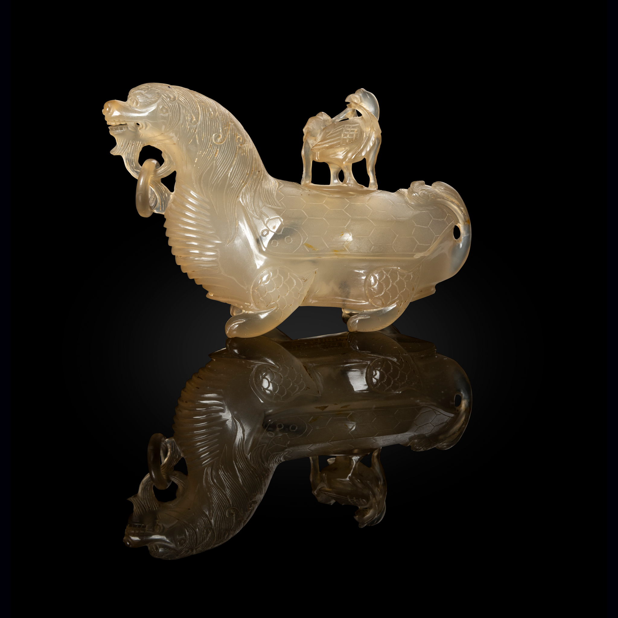 RARE CHINESE AGATE CARVED MYTHICAL CREATURE-FORM VESSEL WITH COVER