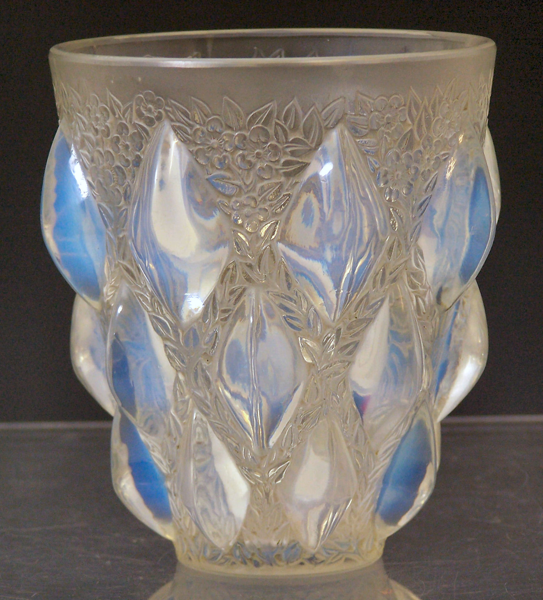 'Rampillon', a Lalique frosted and opalescent glass vase,