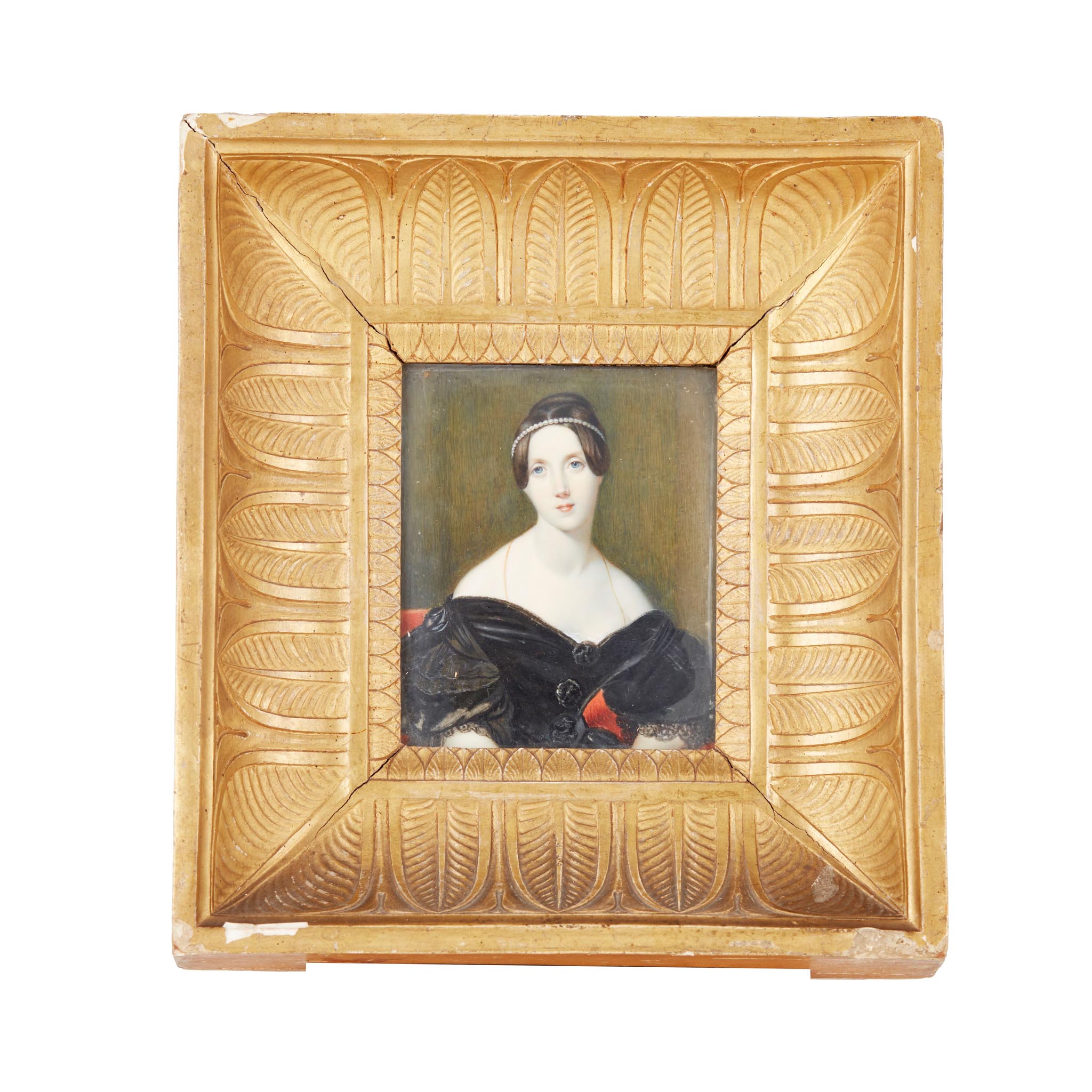 ENGLISH PORTRAIT MINIATURE OF A YOUNG LADY