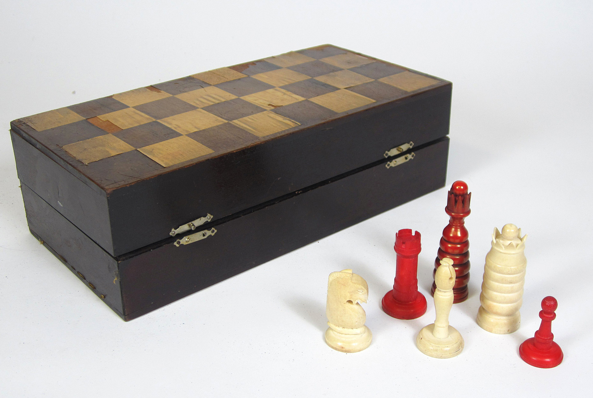 CARVED IVORY CHESS SET
