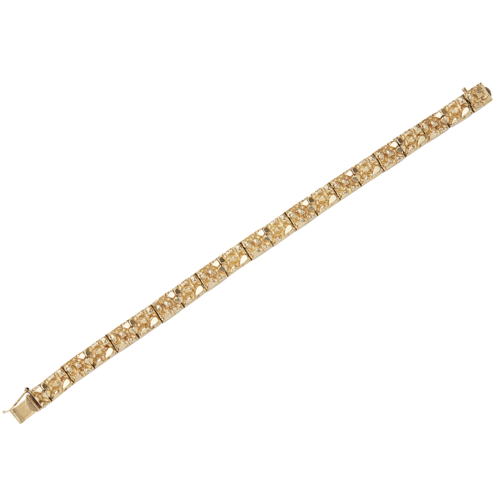 A modern textured link bracelet