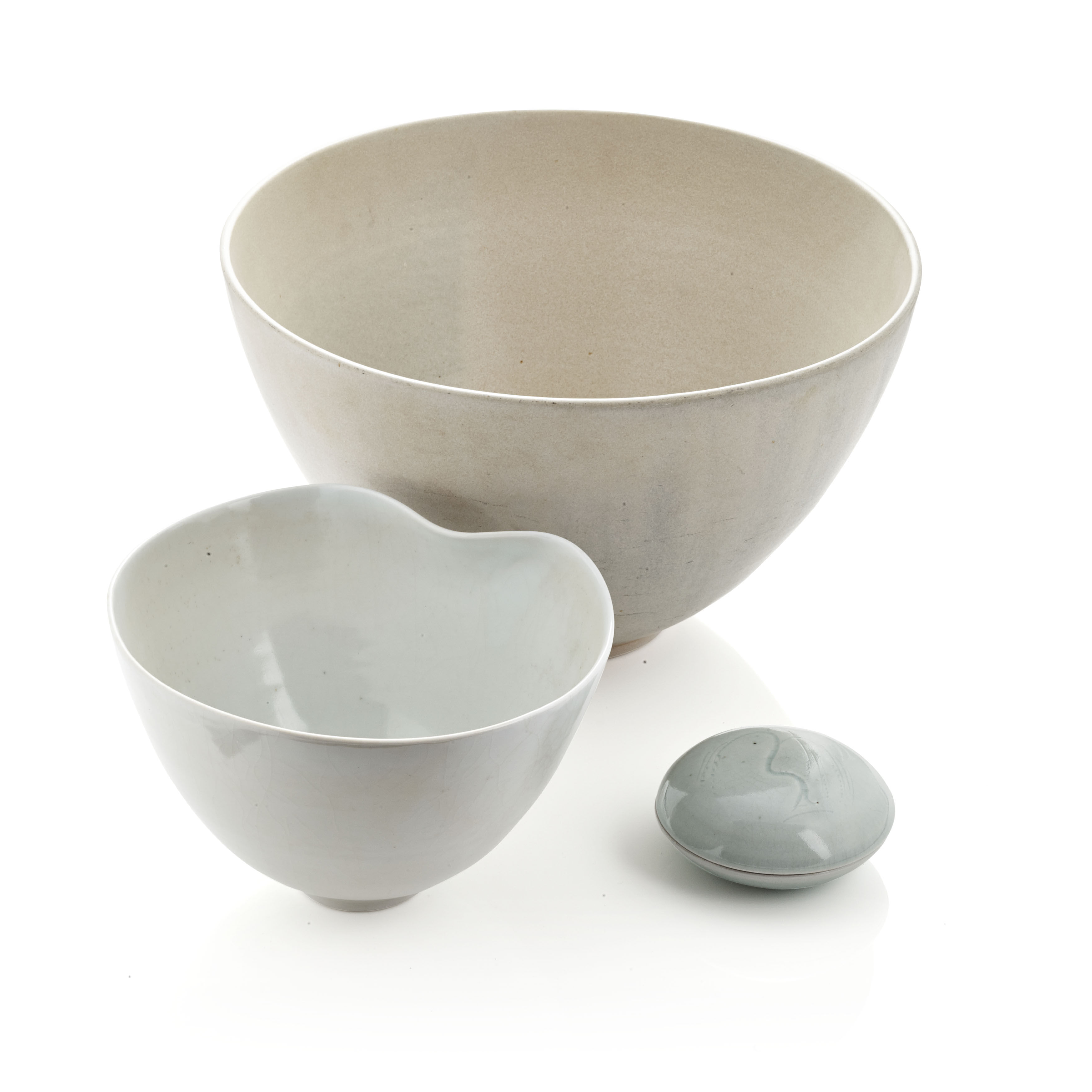 EARTHENWARE BOX & COVER BY DAVID LEACH (1911-2005)